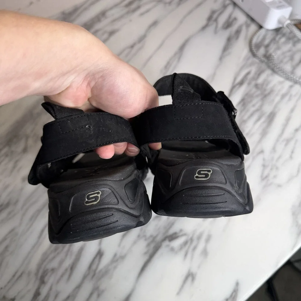 Skechers D'Lites 2.0 Cool Cosmos Chunky Black Strappy Sandals Women's Size 9